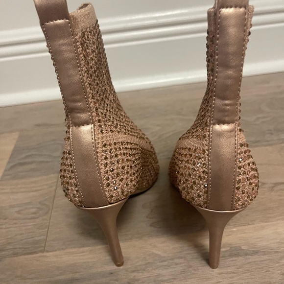 beige / gold shine EUC boots - Picture 6 of 9